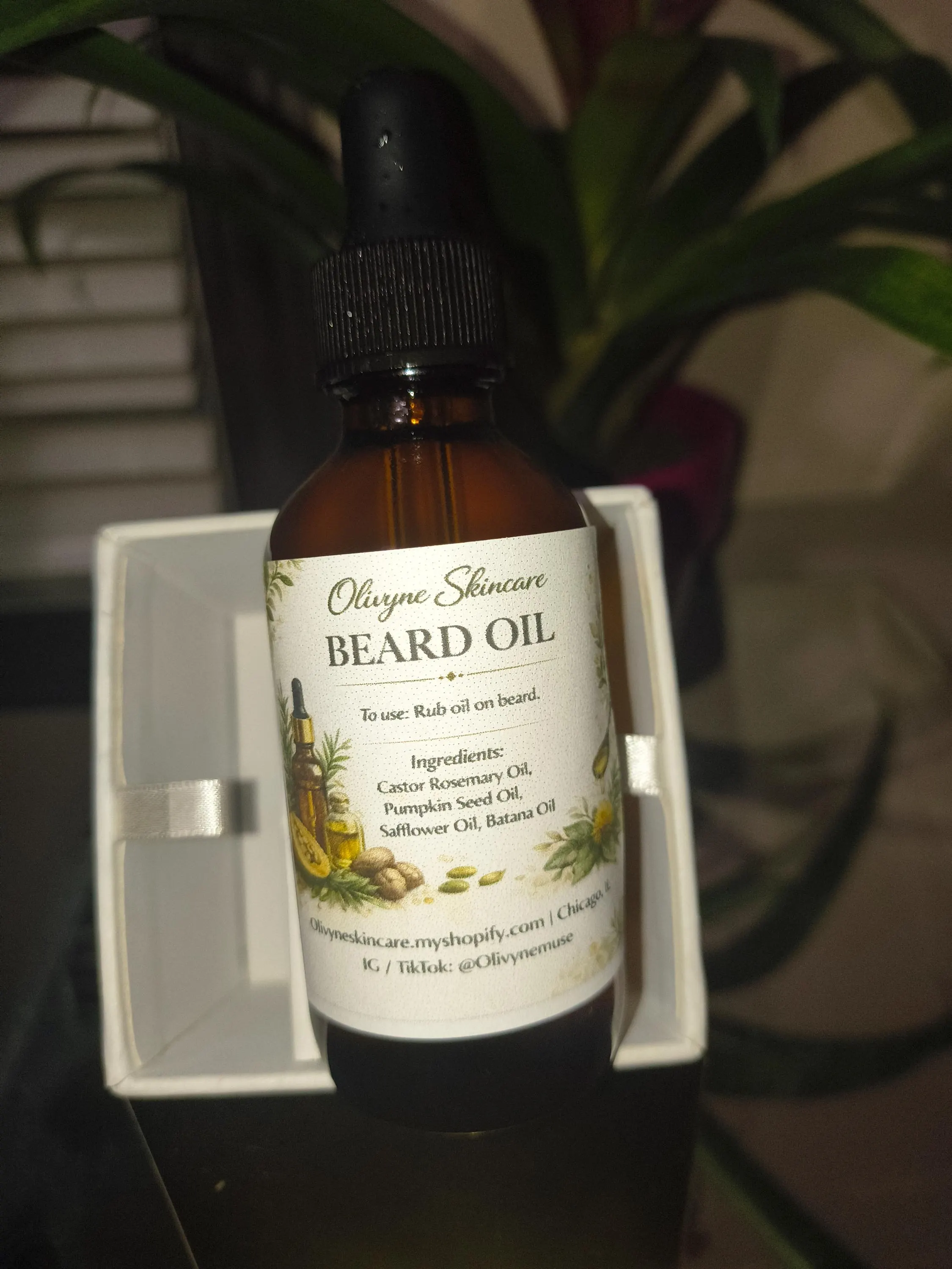 Beard Oil Castor, Rosemary Batana Blend view 2